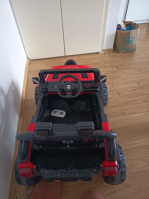 Vând mașinuță electrica copii