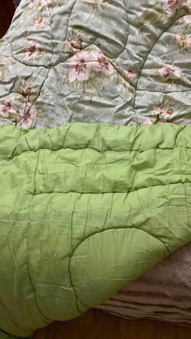 Продам пледы большие