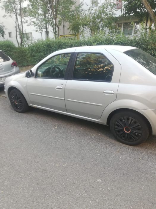 vând Dacia Logan