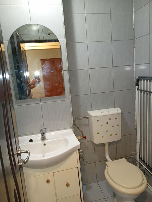 Închiriez garsoniera 25 mp decomandată in bloc de apartamente et.5-5.Zona Inel1.pret 1300ron + o luna garantie
