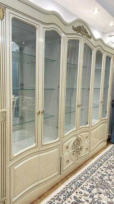 Продам горку для гостиной