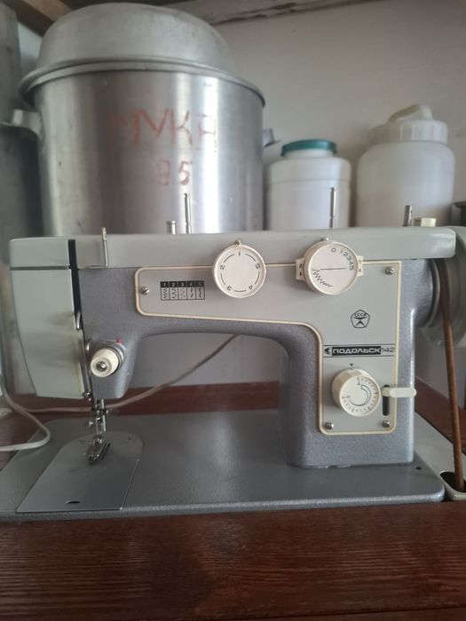 Продам швейную машину