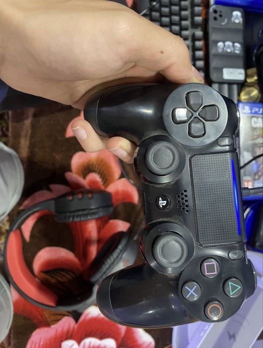 Ps 4 slim в много добро състояние