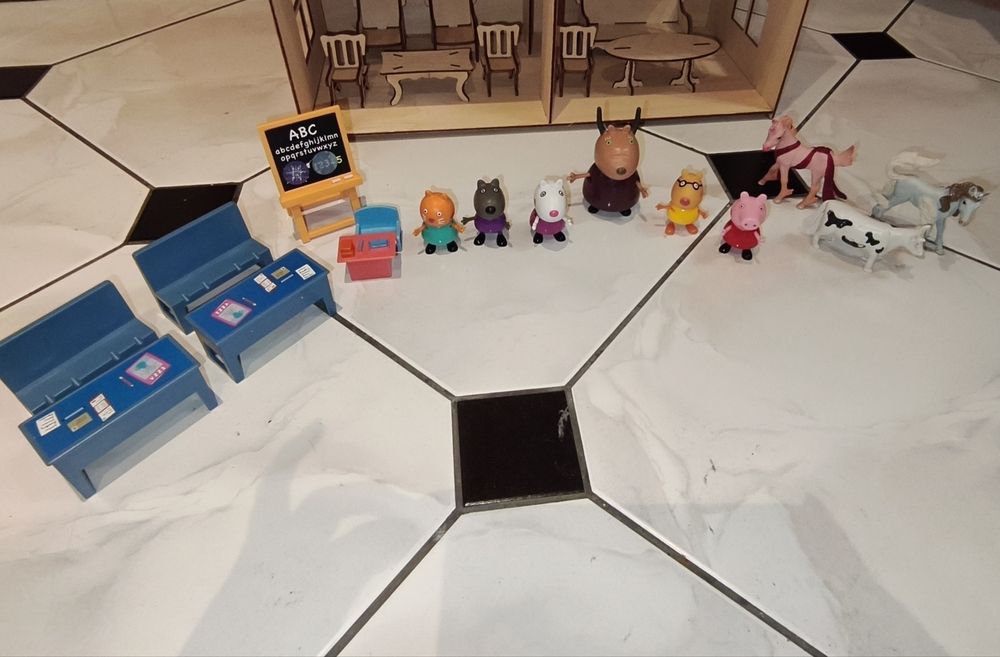 Детска дървена къща за кукли и Peppa Pig