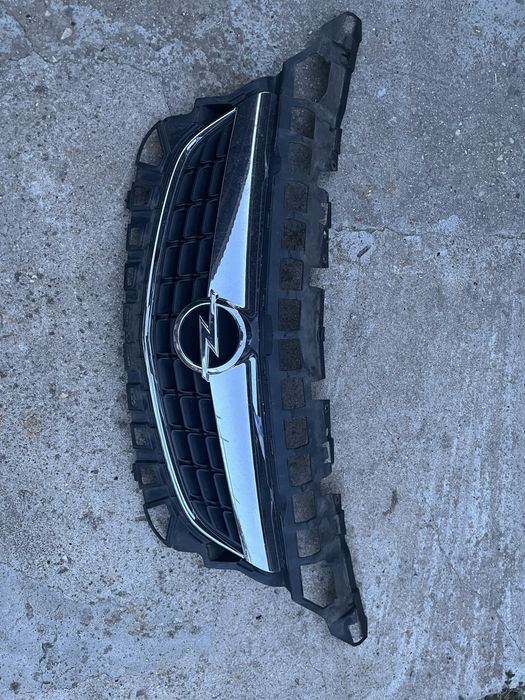 Opel Astra J Grilă radiator față