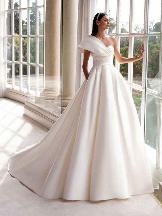 Rochie mireasa Pronovias