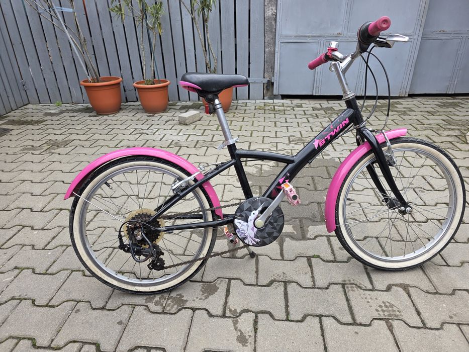 Vând bicicleta de copii cu roți de 20