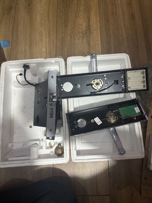 Yala , broasca , cu card si cheie noua