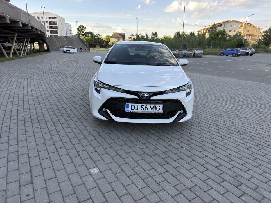 VÂND Toyota Corolla Hybrid 2020 – IMPECABILĂ