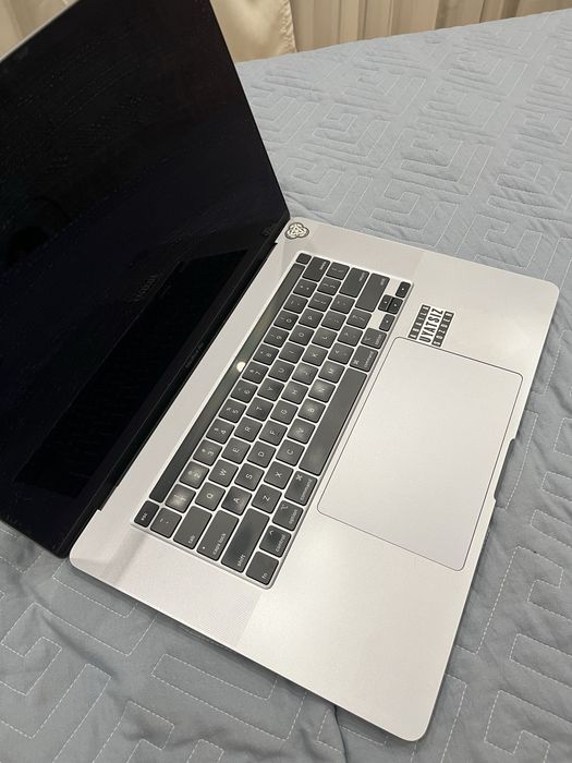 Мощный MacBook Pro 16” (2019) i9 / 16GB / видеокарта / как новый