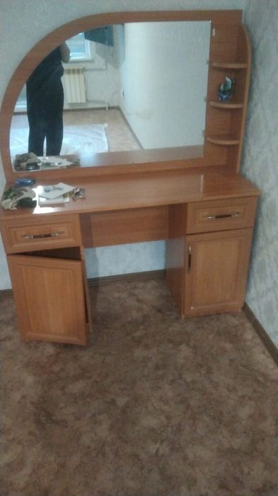Продам.   Маленький шкаф