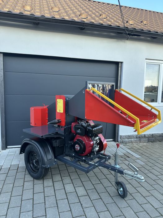 Tocător crengi TB90 PRO pe benzină tractabil profesional