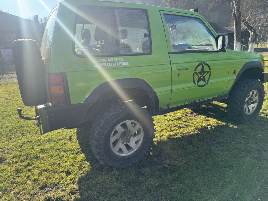 Mitsubishi pajero off road