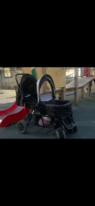 Коляска двухяростная