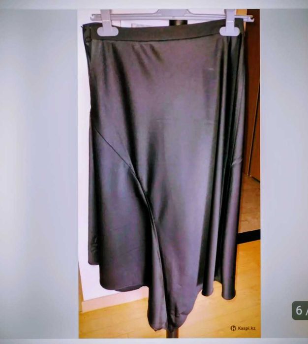 Продам новую атласовую юбку миди