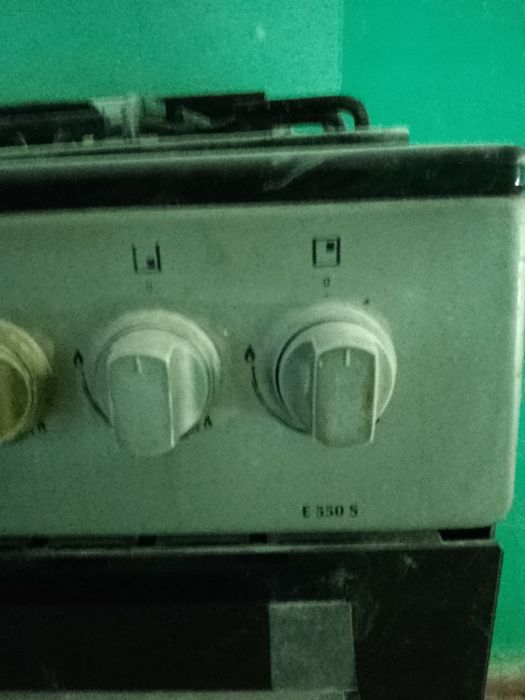 Продам газовую плиту
