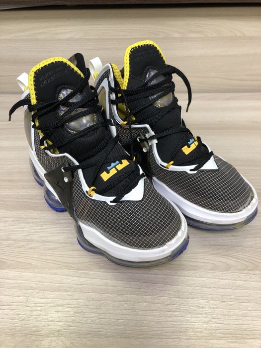 продается сникеры найк леброновские