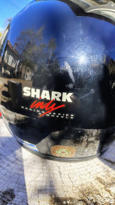 Продавам каска Shark