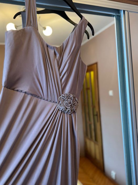 Vând rochie lungă de ocazie (roz prăfuit)