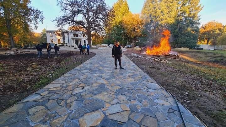 Piatra de munte  terase  alei