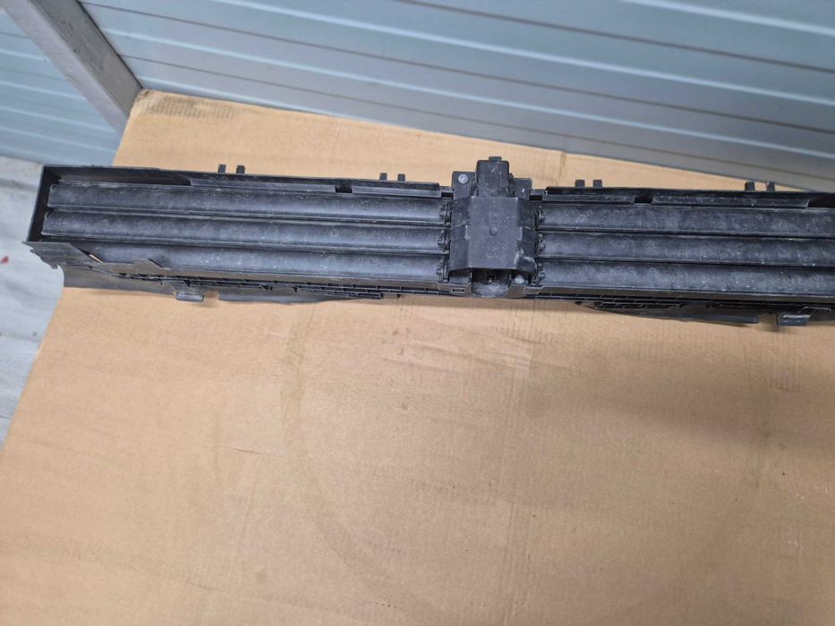 Grila activa inferioara hota clapete Bmw seria 5 G30 LCi cod 5A218F6-02
