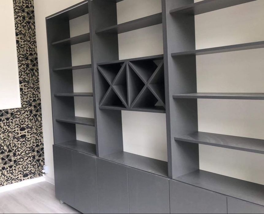 Модулно магазинно обзавеждане МДФ – витрини + бюро + LED