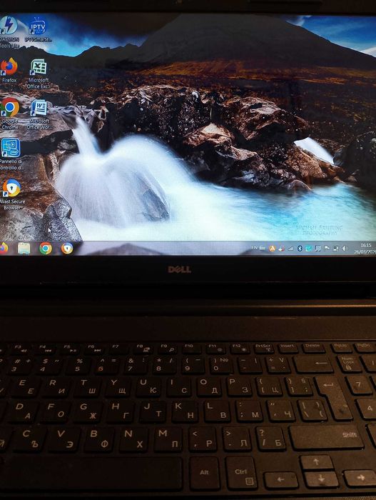 Лаптоп Dell Inspiron 15 Подходящ за офис и обучение