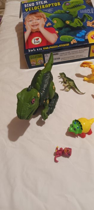 Lot pt iubitorii de dinozauri