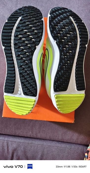 Продам беговые кроссовки Nike оригинал 36р