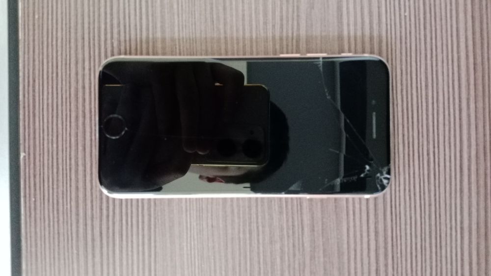 Продам или обменяю айфон 8
