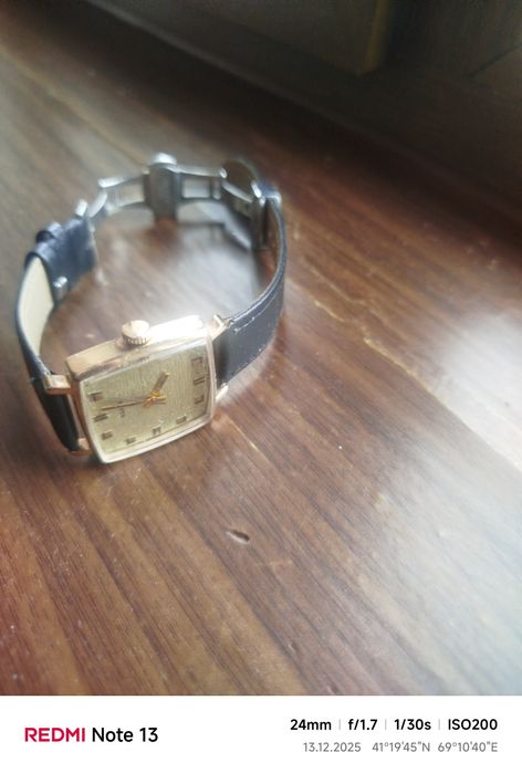 Мужские золотые часы Наири СССР
Для ценителей классики!
Часы в отличн