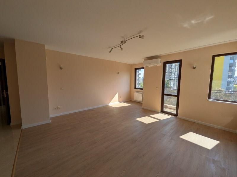 Дава се под наем Тристаен апартамент в София, Красно село - 104 кв.м за 950 € - Снимка #2