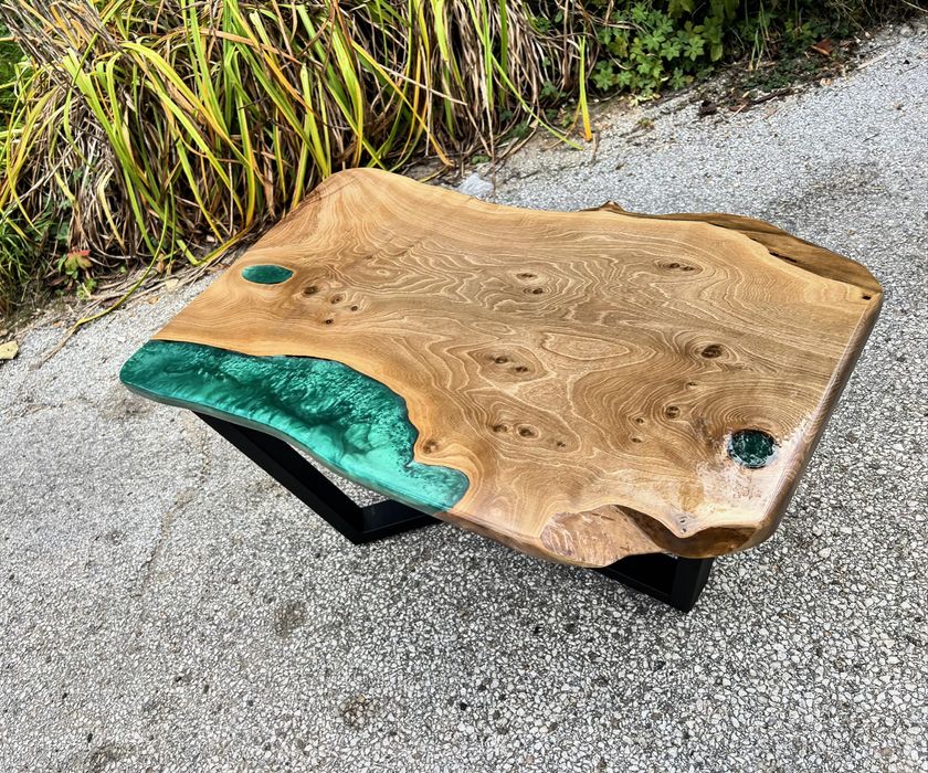 Уникална холна маса от орех и епоксидна смола