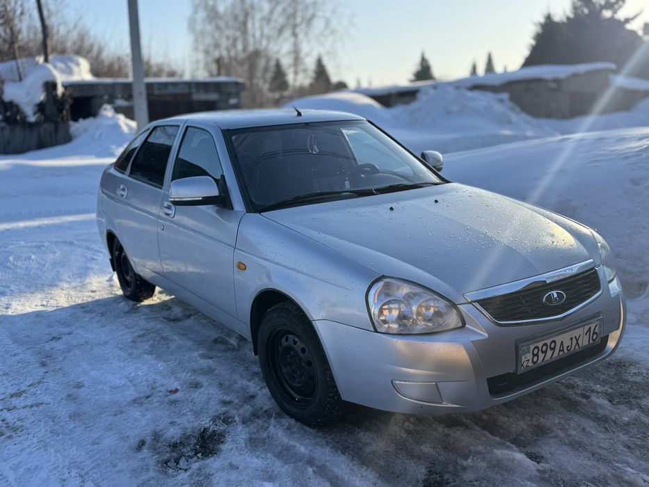 Приора хэтчбек 2012г.