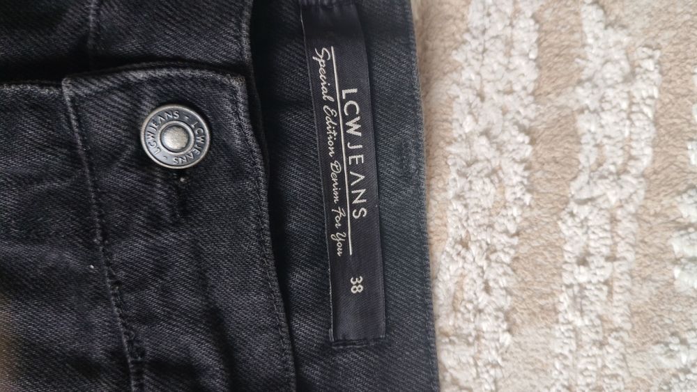 Продам джинсы для девушек