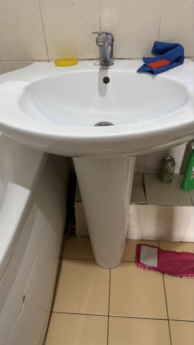 Продам сантехнику б/у со смесителями