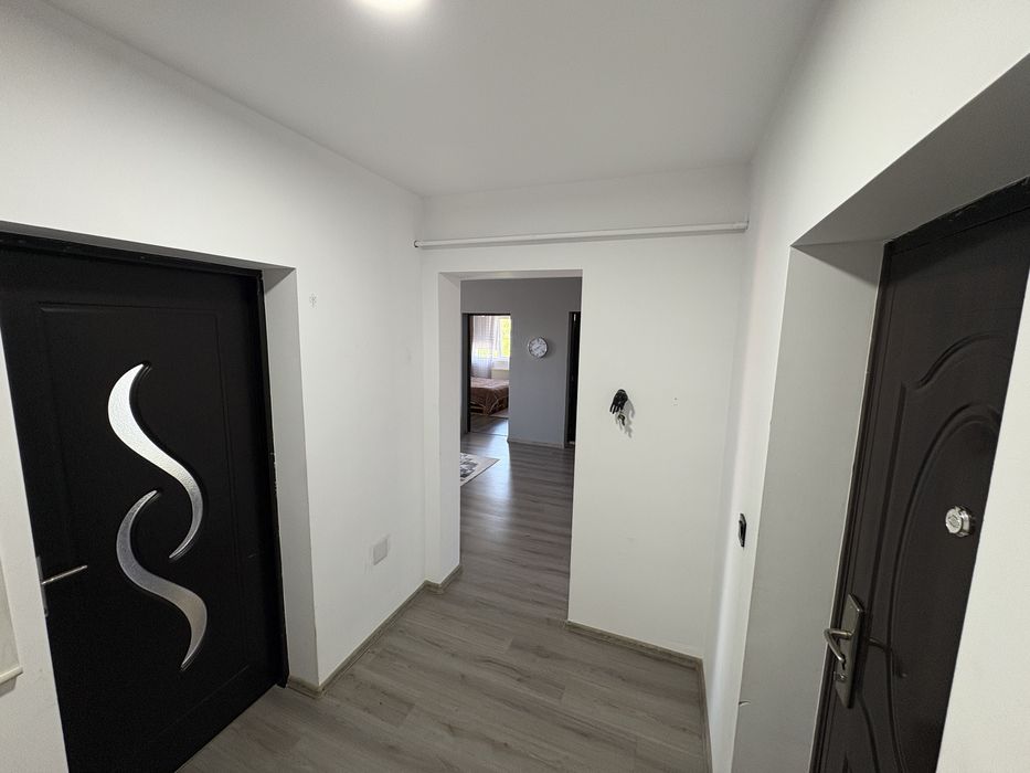 Vând apartament Crișeni