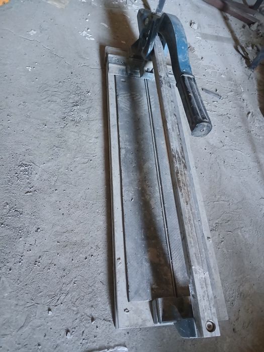 Плиткарез сотилади