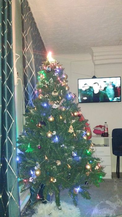 Ёлка с игрушками