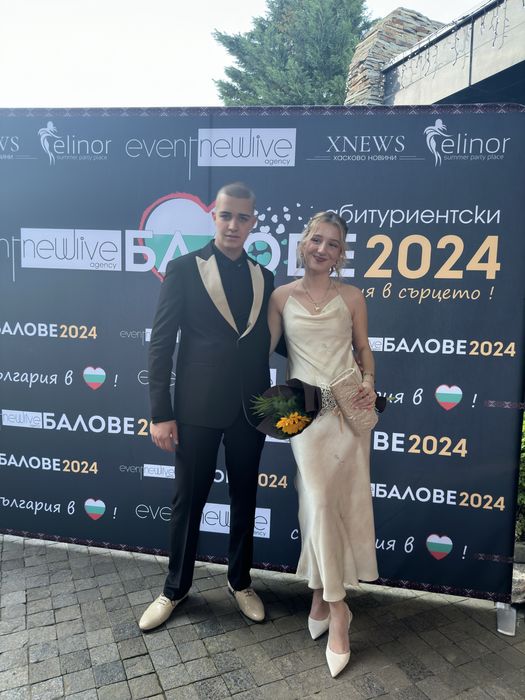 Продавам костюм just cavalli