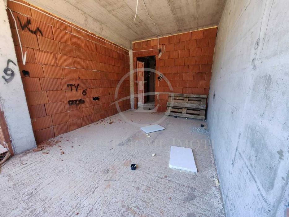 Продава се Двустаен апартамент в Пловдив, Остромила - 53 кв.м за 1684 €/кв.м - Снимка #2