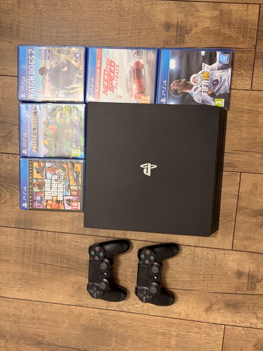PS4 Pro 1TB + 2 оригинални джойстика + 5 игри. ЗА БЪРЗИТЕ НАМАЛЯМ!!!