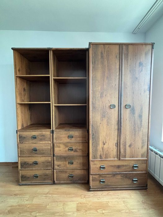 Продавам комплект  шкафове – 2 секции с рафтове и чекмеджета + гардероб