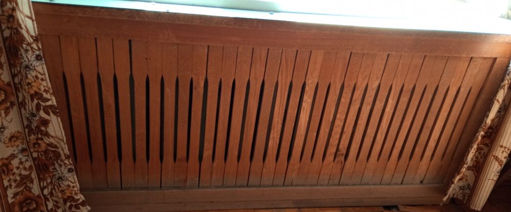 Деревянная декоративная решетка экран радиатора