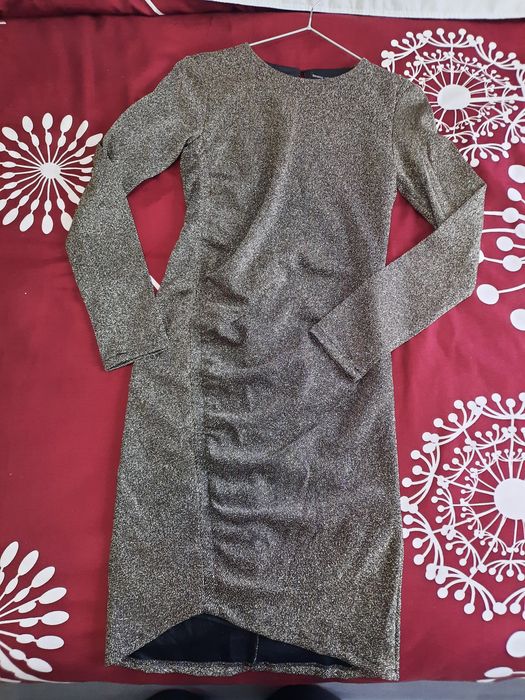 Rochie cu inserții aurii