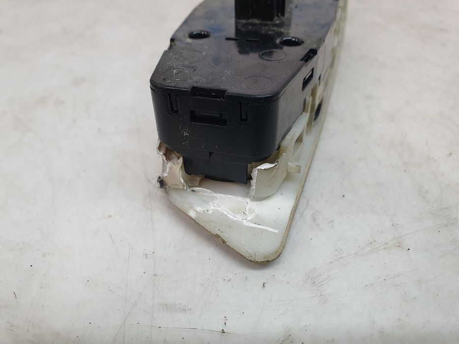 Panou butoane comanda geamuri stanga fata 9382502-04 BMW Seria 7 G11/G12  [din 2015 pana  2020]