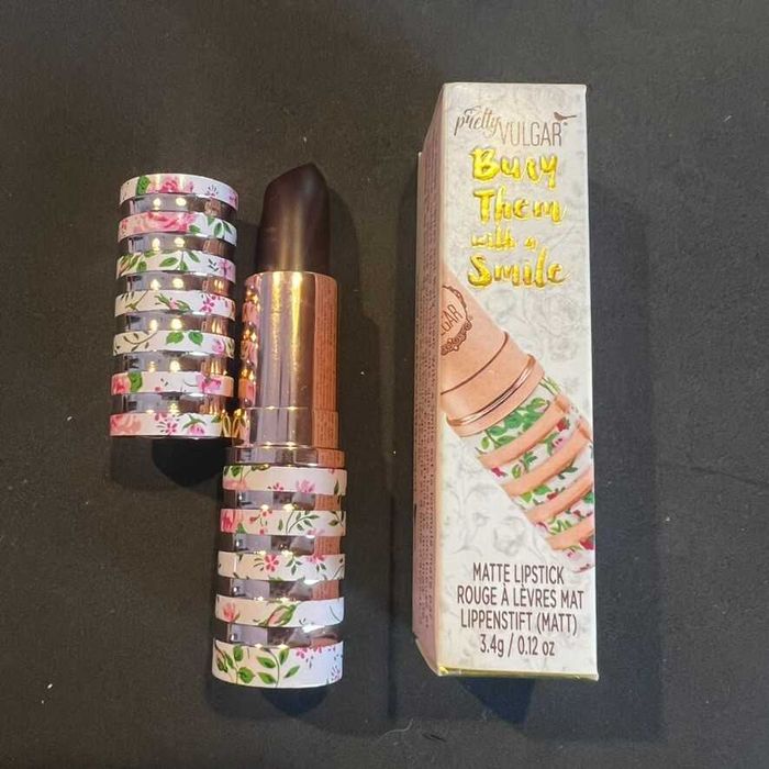 Червило Pretty Vulgar