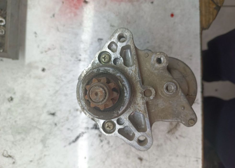 Продам стартер 1 UZ