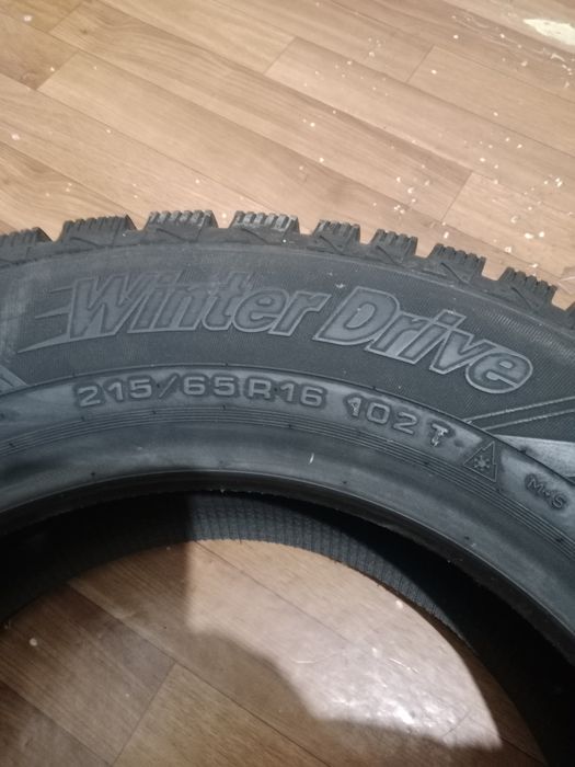 Продаеться Шины 215/65/16