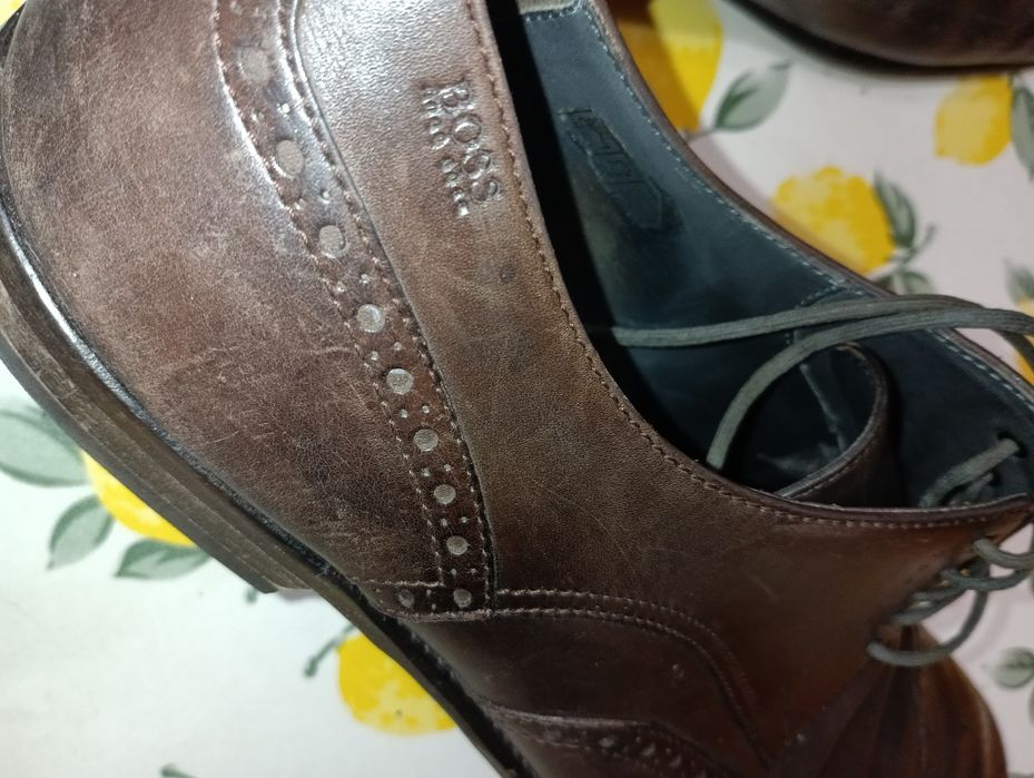 Hugo Boss N 44 кожени - 45 лв